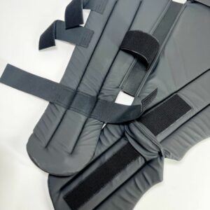 A black color clamshell Style Pads fits Yellofin Leg holders